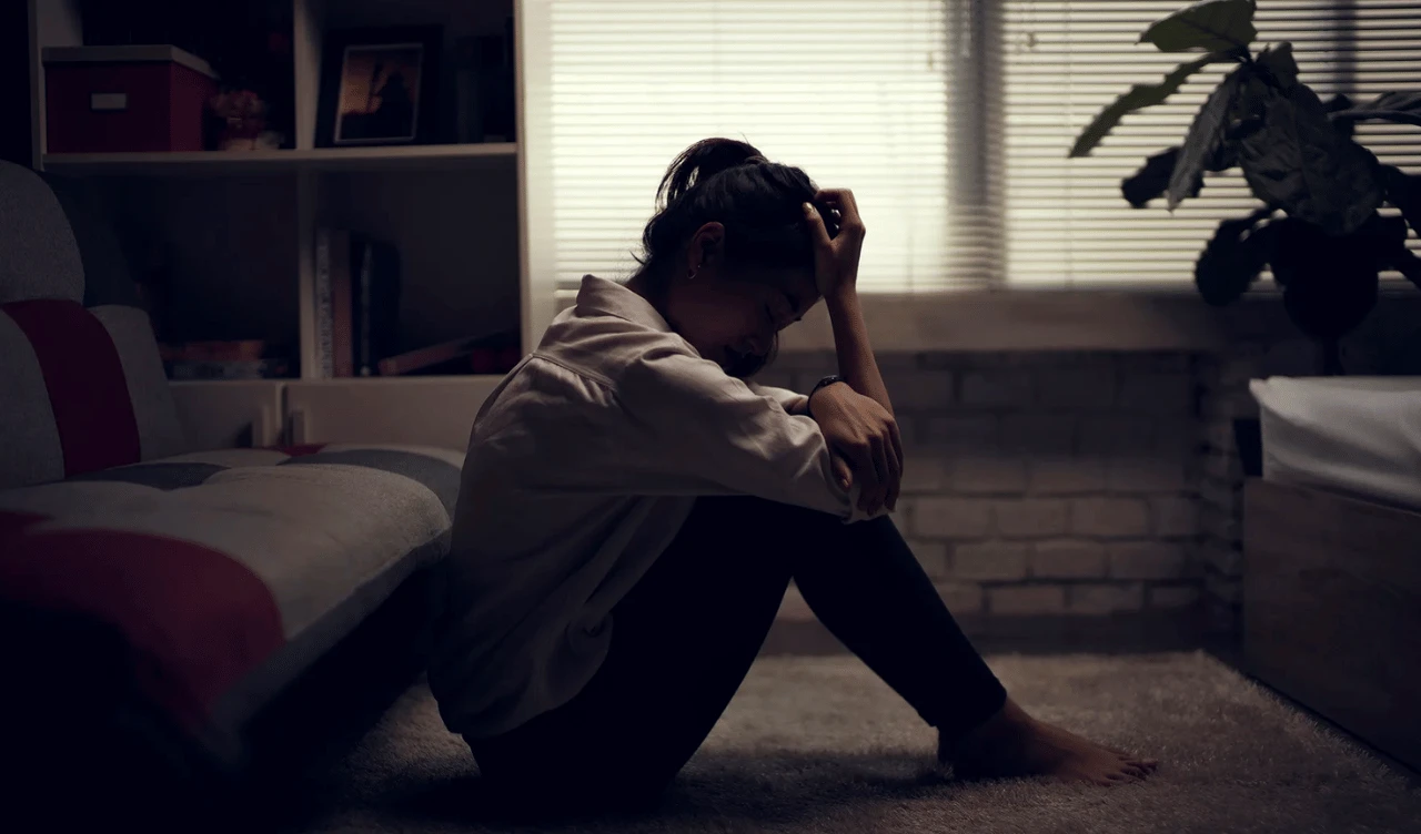10 Key Signs of Depression and How to Overcome It Naturally
